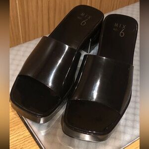 🟩SALE 7️⃣5️⃣% off🟩

Black Sandals block heel size 8